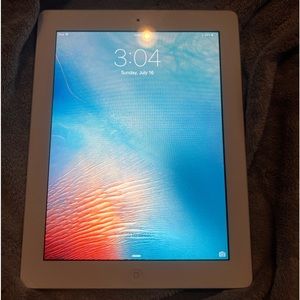 IPad 2018, 9.7 inch, Refurbished (comes with charger)
